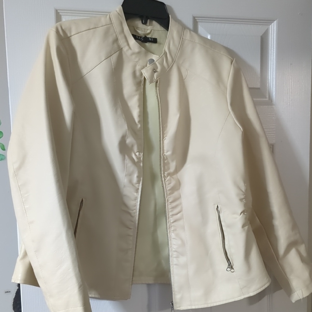 Baccini Women's Soft Beige Leather Jacket(Must Bundle)